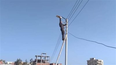 بـ 700 جنيه في الشهر.. فني كهرباء في كفر الشيخ: 
