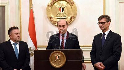 شريف إسماعيل: الحكومة حريصة على تذليل وحل مشكلات المستثمرين