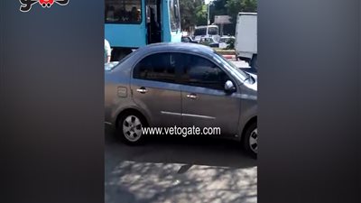 بالفيديو.. توقف الحركة المرورية أمام محافظة الغربية بسبب تعطل أتوبيس