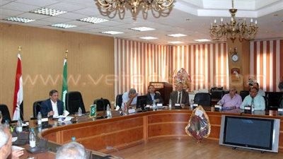 بالصور.. نائب محافظ الشرقية يلتقي الأهالي لحل مشكلاتهم