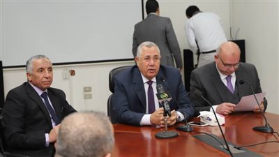 وزير الزراعة يكلف بإنتاج جميع اللقاحات محلياً