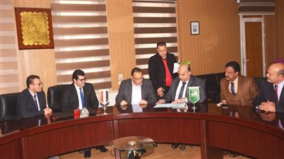توقيع بروتوكول التحول الرقمي بين وزارة الاتصالات ومحافظة الشرقية | صور