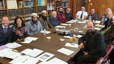 فرع منظمة خريجى الأزهر يعقد اجتماعاً بقادة الأديان في بريطانيا 