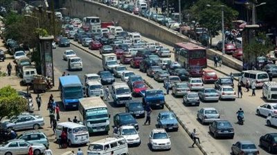 زحام مروري بمنزل كوبري حدائق القبة بسبب سقوط مخلفات من سيارة نقل