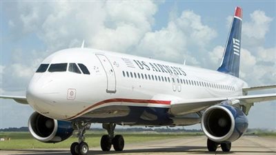 طائرة السفارة الأمريكية تصل مطار القاهرة بعد جولتها بالكويت والأردن