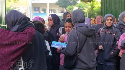 بكاء طالبات أولي ثانوي لصعوبة امتحان الإنجليزي | فيديو وصور