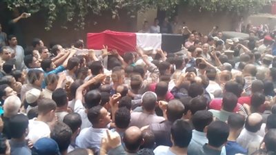 سكرتير عام محافظة قنا والمئات يشيعون جثمان شهيد أحداث الشيخ زويد