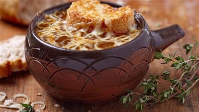 طريقة عمل شوربة البصل الفرنسية