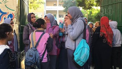 طالبات أولى ثانوي عن امتحان الإنجليزي: 