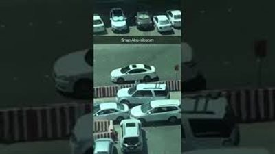 بالفيديو.. شاهد ماذا فعلت فتاة سعودية تعرض سائقها الخاص لموقف محرج