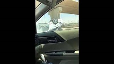 بالفيديو.. اشتعال النيران في سيارة إثر سقوطها من أعلى كوبرى