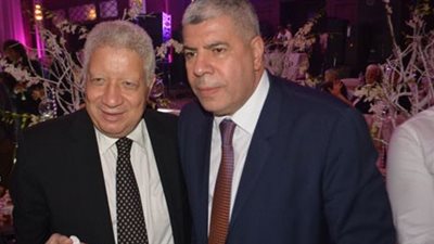 مرتضى منصور مداعبًا شوبير: «إنت السبب في نزلة البرد»