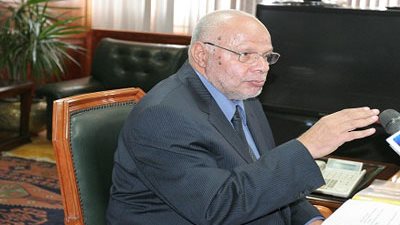 وزير الرى يعطى إشارة البدء لـ