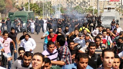 القبض على عدد من طلاب الجماعة 