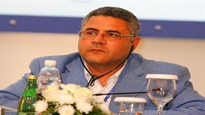 ناشط حقوقى يتهم وزيرًا إخوانيًا بسرقة أبحاث علمية