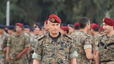 بالصور.. «العميد شامل روكز.. جنرال الأزمة في لبنان».. شارك في الحرب الأهلية وقاد معارك «عرسال» للقضاء على مسلحي النصرة و«داعش».. و«العماد عون» يسعى لتمكينه من ق
