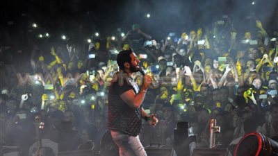 بالصور.. «تامر حسنى» يشعل حفل بدء العام الدراسي بالجامعة الكندية