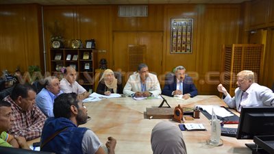بالصور.. يس طاهر يستعرض الموقف التنفيذي للمنطقة الاستثمارية