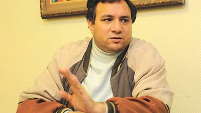 عمار على حسن: توزيع الرواية التافهة أضعاف الجيدة