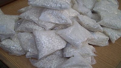 ضبط شخصين بحوزتهما 5ر128 ألف قرص مخدر قبل ترويجها بالقليوبية