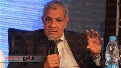 أهالي عزبة الهجانة يستقبلون وزير الإسكان بـ