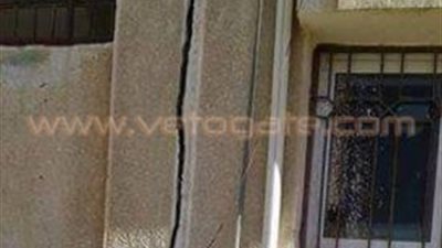 بالصور.. شروخ خطيرة بمدرسة في التجمع الأول تهدد حياة الطلاب