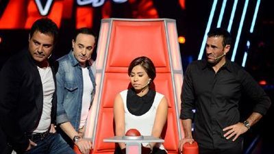 متسابق يتسبب في «خناقة» بين أعضاء لجنة تحكيم The Voice