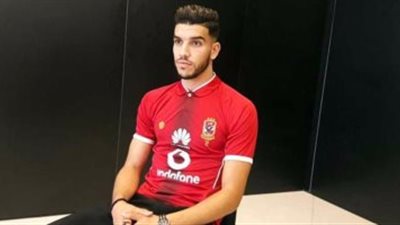 معوض يجتمع مع أزارو بمعسكر الأهلي في تونس