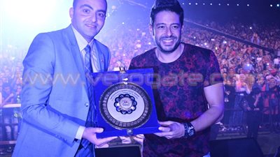 بالصور.. جامعة الدلتا تكرم «حماقي».. والجمهور يطالب بإهدائه «نوبل»