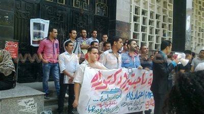 «معركة العمال» مع الأسعار وسطوة رجال الأعمال.. تقرير