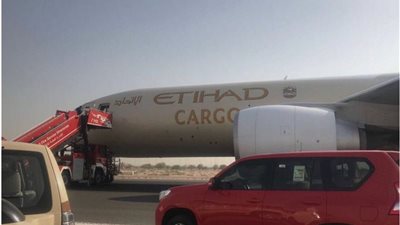 بالصور.. وفاة قائد طائرة شحن إماراتية بعد إقلاعها