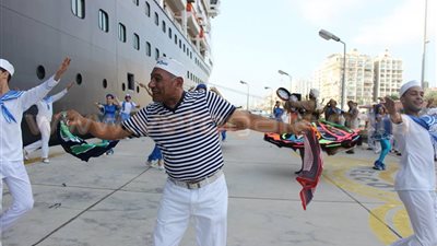 بالصور.. استقبال السفينة 