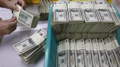 ضبط تشكيل عصابي أوهم ضحاياه بقدرته على تحويل الأوراق إلى دولارات