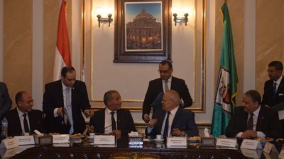 رئيس جامعة القاهرة يوقع بروتوكولا لتدريب 200 طالب بالتموين