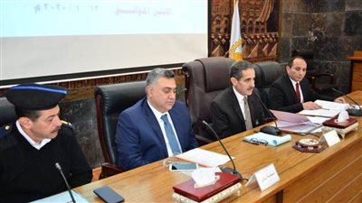 محافظ الغربية: إزالة معوقات التعليم والصحة لتقديم خدمة أفضل