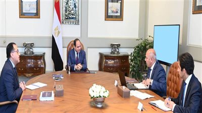 تعرف على مشروعات وزارة النقل بقطاعات السكك الحديدية والطرق والموانئ