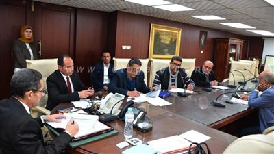 محافظ الغربية يناقش المشروعات المتعثرة والخطة الاستثمارية بقطاع مياه الشرب