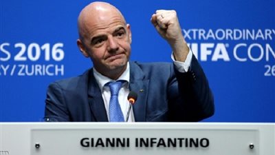 رئيس فيفا يزور اليوم اتحاد الكرة لتهنئة أبو ريدة على رئاسة الجبلاية