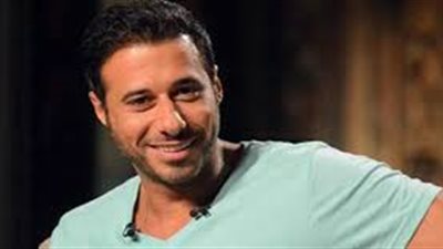 أحمد السعدني ناشرا أحدث صور لوالده: «دفعت التمن»