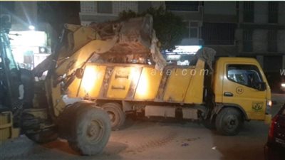 بعد تدخل المحافظ.. رفع القمامة من شاطئ النخيل |صور