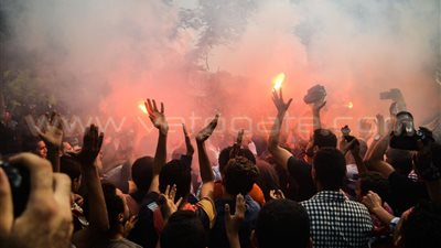 بالصور .. الإخوان يطلقون الشماريخ والألعاب النارية بـ