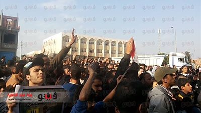 بالصور.. مظاهرة لعناصر 