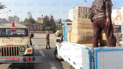 بالفيديو والصور.. إحباط تهريب مائة طن بضائع أجنبية ببورسعيد