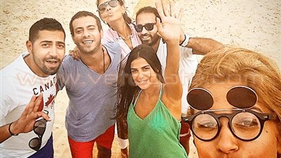 صورة.. إيناس على وساندى وفراج في إجازة