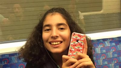 بالصور.. ابنة أحمد الفيشاوي بملابس المدرسة في أوروبا