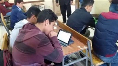 اليوم.. طلاب أولى وثانية ثانوي يؤدون امتحاني الأحياء والفلسفة