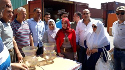 ضبط مشكاوتين أثريتين في ميناء دمياط (صور)