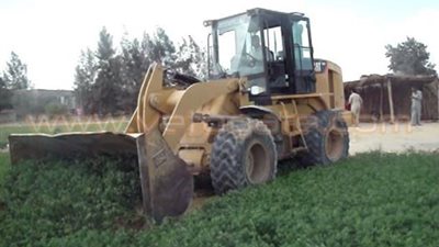 بالصور.. إزالة تعديات زراعية بقرية في الإسماعيلية