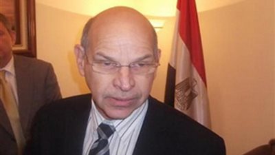 السفير الإسرائيلى يلغى وصوله للقاهرة لوفاة والده