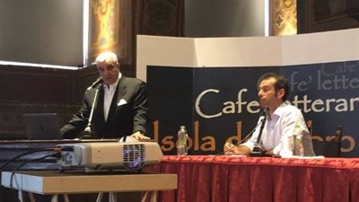 زاهي حواس يلقي محاضر عن المرأة في بيروجيا الإيطالية «صور»